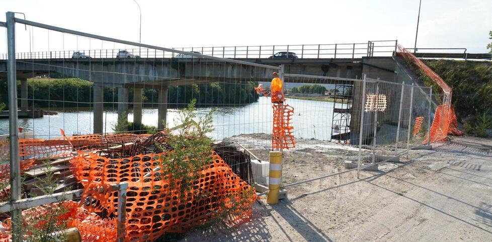 Ponte sull’Arno a Calcinaia, la siccità complica i nuovi lavori
