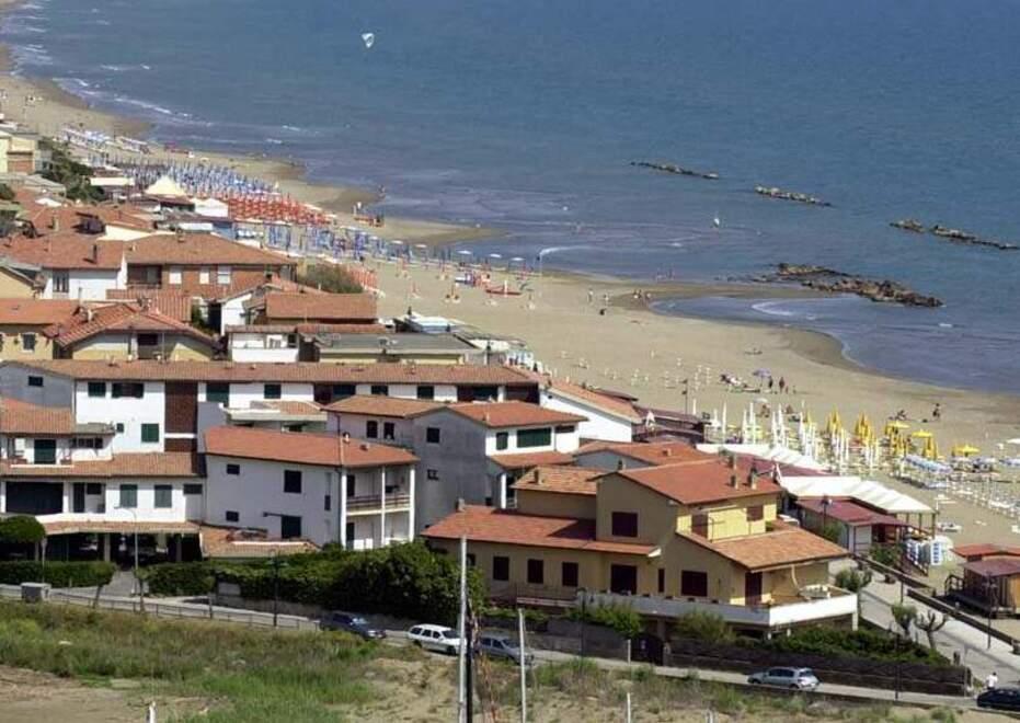 Il mare si riempie di escrementi: il caso a Castiglione della Pescaia