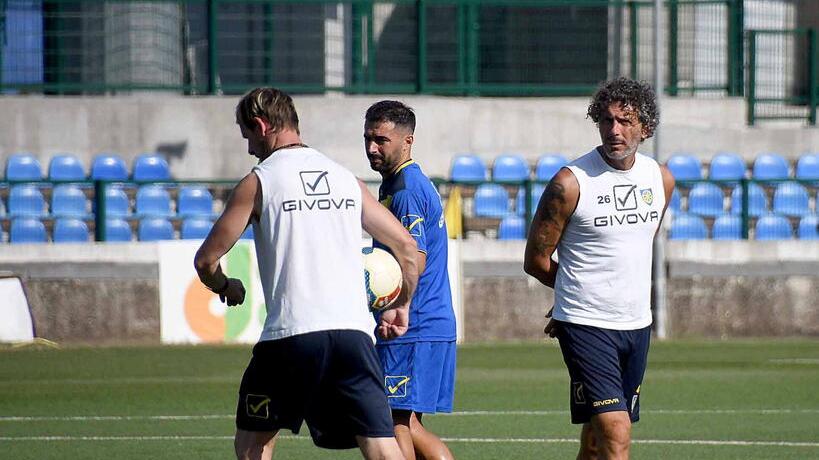 Carrarese, tra il caos Serie C e il rischio rinvio della prima giornata. La società attenta sul mercato