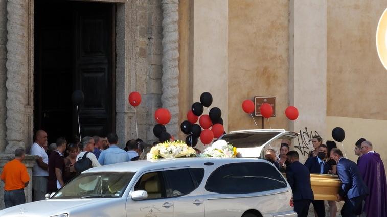 L’ultimo saluto a Graziano Piana: «Morte ingiusta, ma no all’odio» 