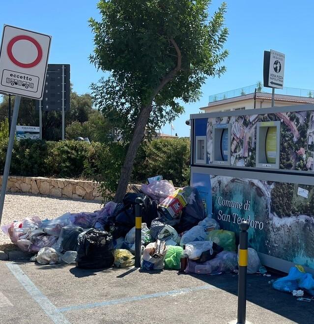 Rifiuti, caccia ai pirati del sacchetto: a San Teodoro raffica di multe a residenti e turisti 