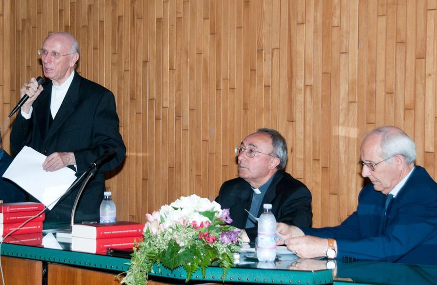 
	Il vescovo emerito Adriano Caprioliintroduce la versione 2012 dell&rsquo;opera sulla diocesi di Reggio e Guastalla

