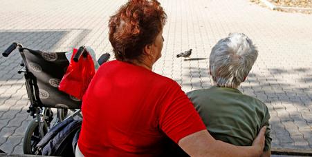 Famiglie modenesi in difficoltà: mancano 3 badanti su 10 