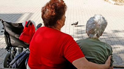 Famiglie modenesi in difficoltà: mancano 3 badanti su 10