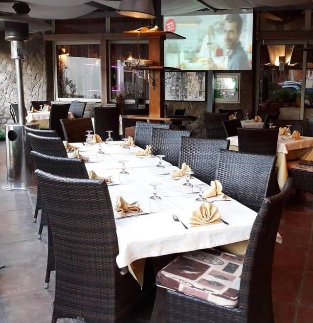 La provocazione di un ristoratore sardo su Facebook: «Cerco un cameriere, anche zoppo»