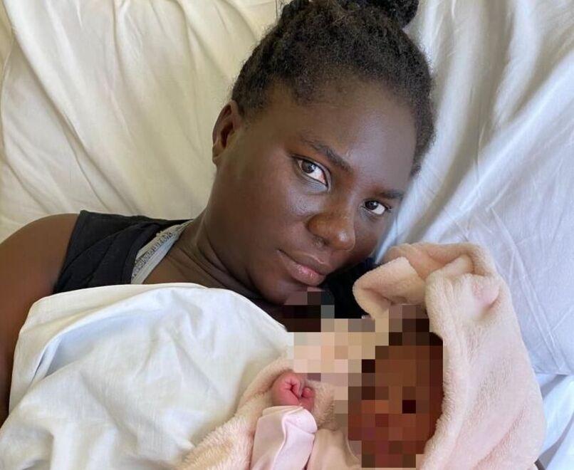 È nata la bimba che per poco non veniva alla luce sul bus