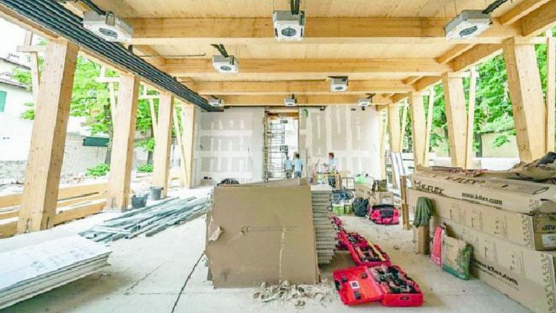 
	Nella foto sopra il cantiere aperto per riportare la Lucciola al suo splendore

