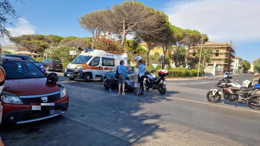 L'incidente su viale Italia con l'intervento dei volontari della Svs
