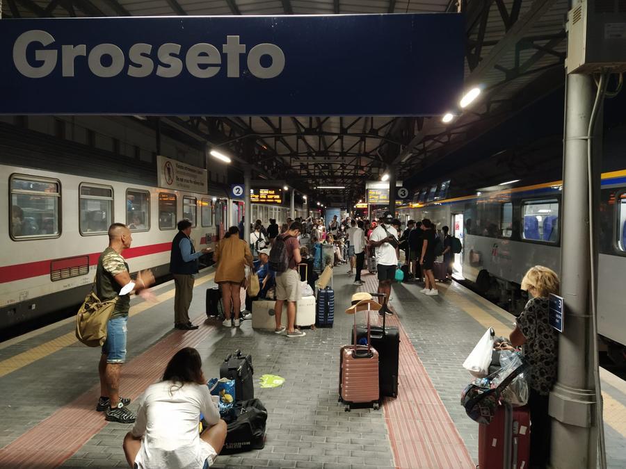 
	Viaggiatori bloccati alla stazione di Grosseto

