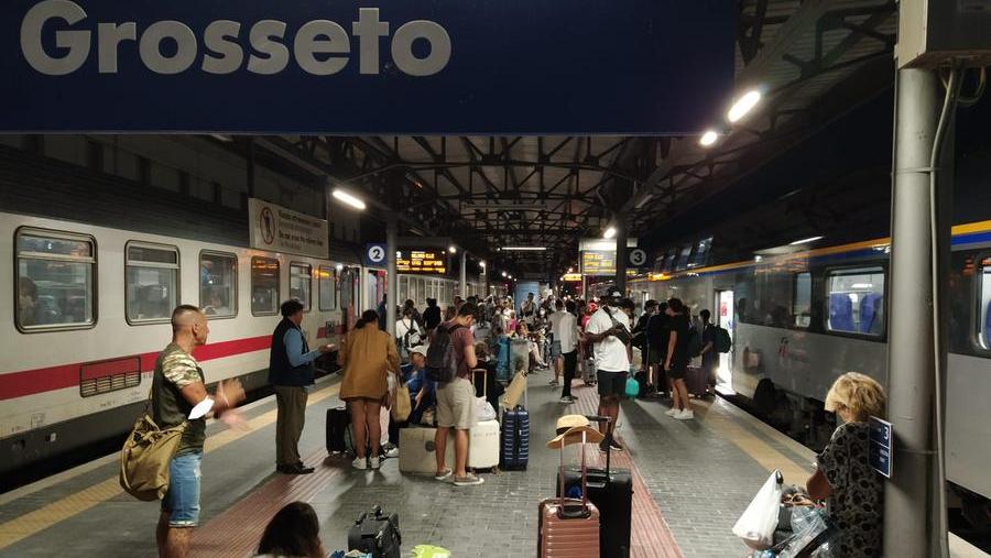 
	Viaggiatori bloccati alla stazione di Grosseto

