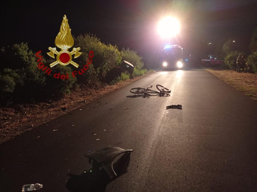 Auto travolge un ciclista sulla strada tra Palau e Cannigione