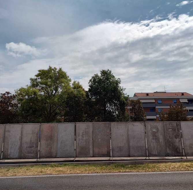 Spilamberto «La corsa elettorale sta “oscurando” i nostri negozi in piazza Sassatelli» 