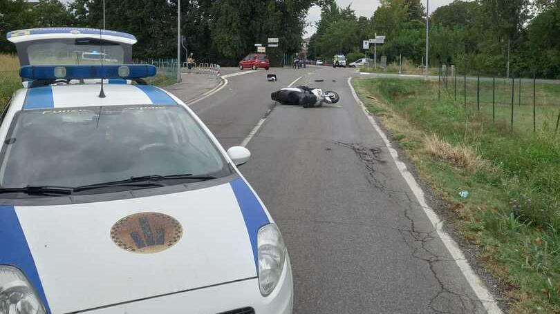 San Felice Scontro tra un’auto e uno scooter: fratture alle gambe per un 39enne 