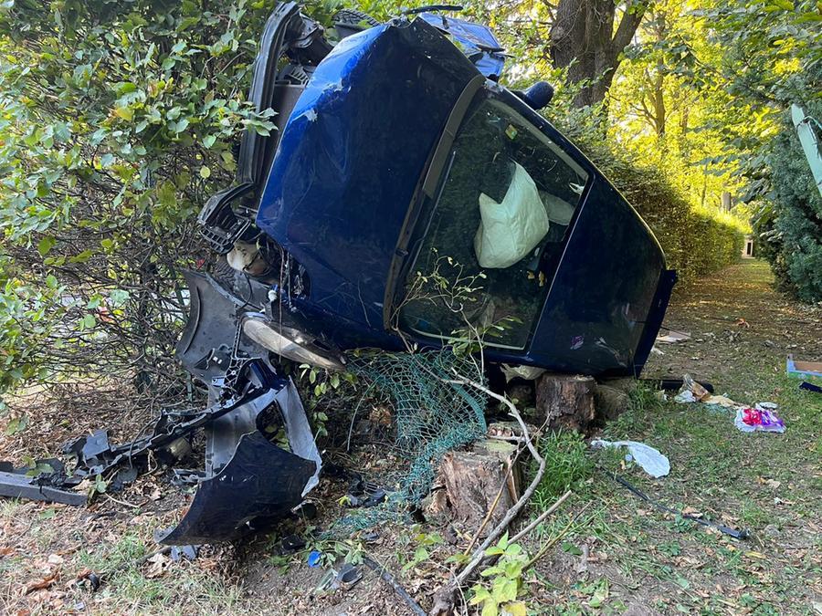 Modena Auto si ribalta sulla Gherbella «Incidenti all’ordine del giorno Sono anni che chiediamo i dossi»