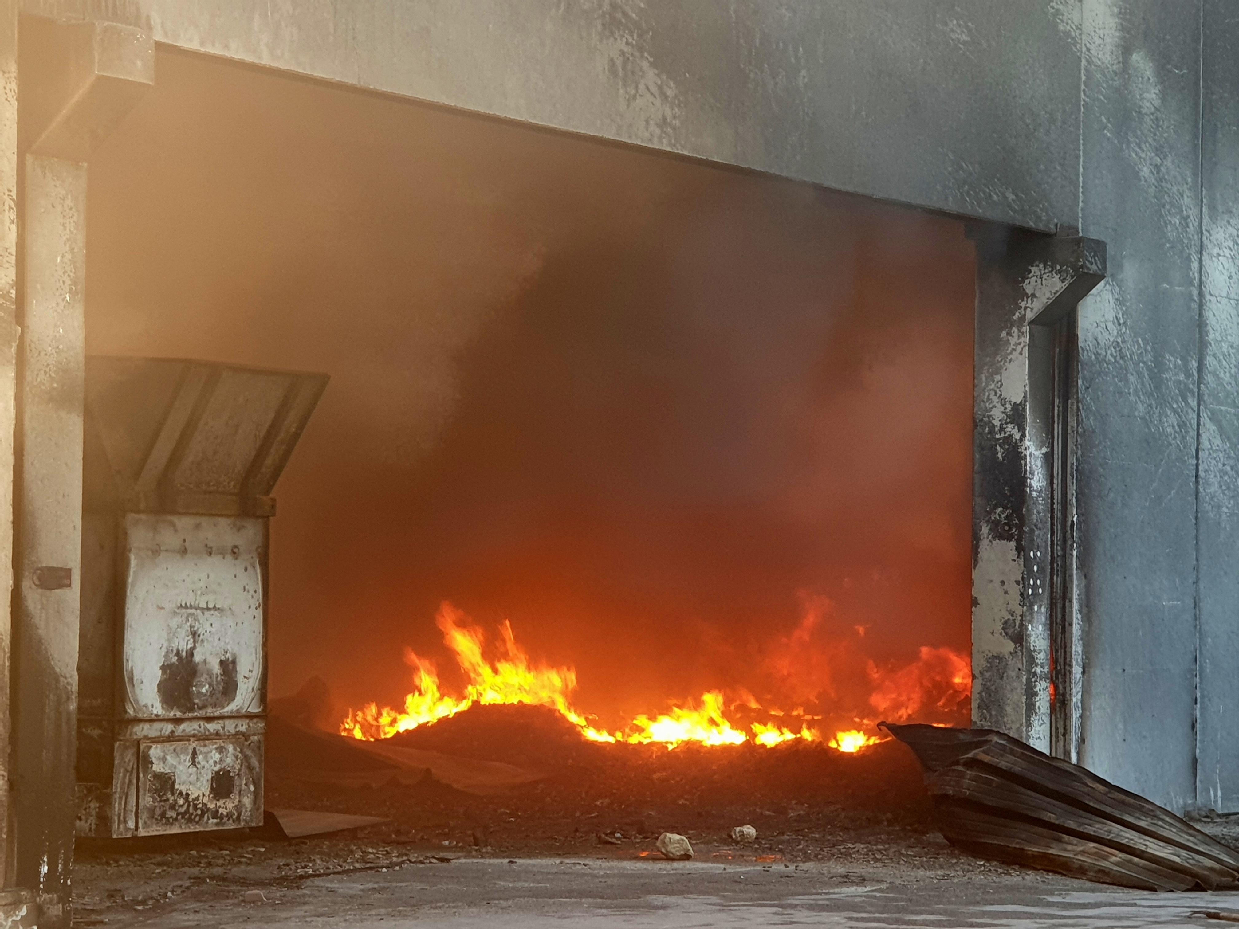 L’inferno di Truncu Reale: «Cento vigili del fuoco al lavoro con 60 gradi»