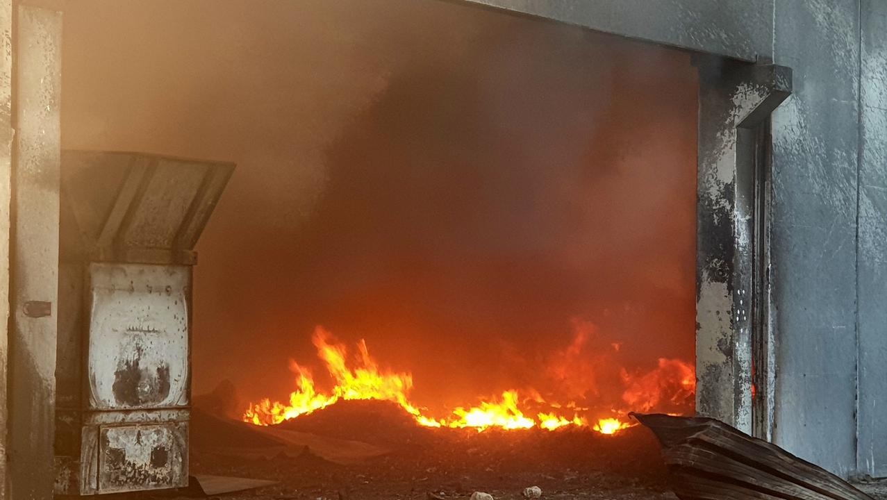 L’inferno di Truncu Reale: «Cento vigili del fuoco al lavoro con 60 gradi»