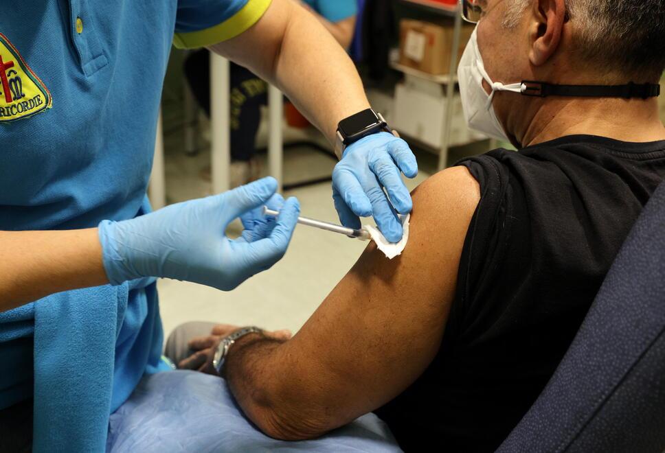 Vaccinazioni al rallentatore frena la corsa alle quarte dosi