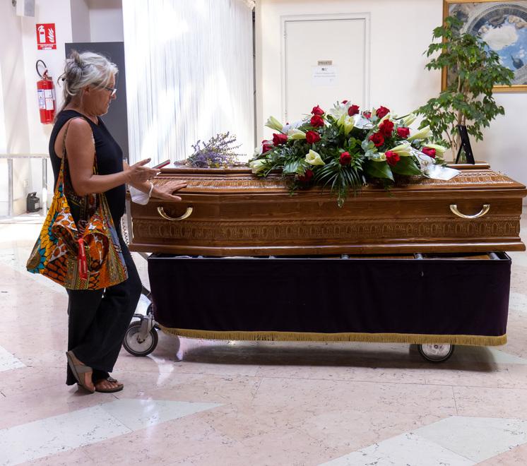 L’addio alla “ferrarese” Elizabeth: «Sei stata importante per tutti noi»