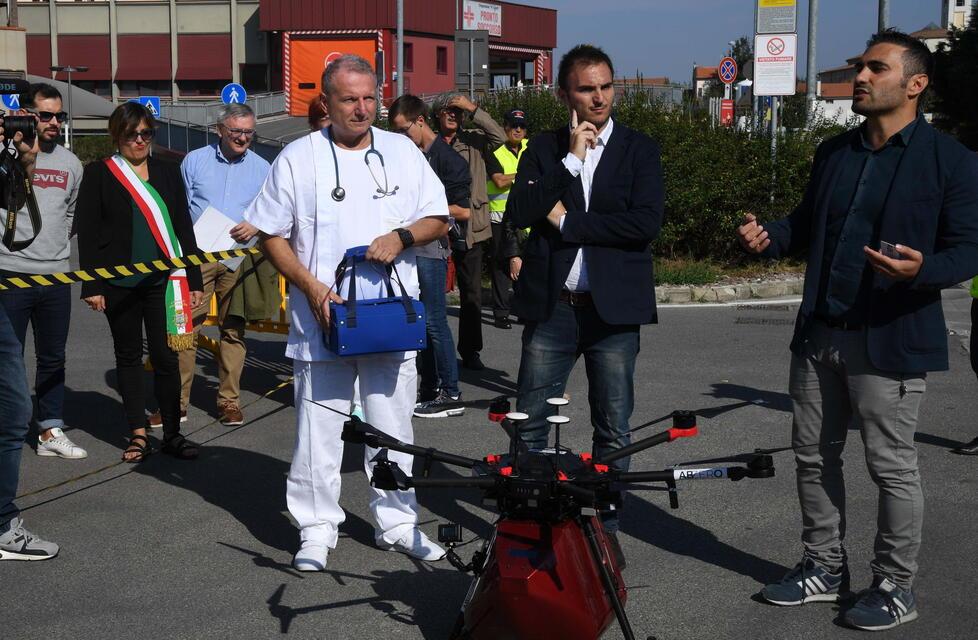 Droni per trasportare il sangue, il progetto approvato: manca il via libera di Enac