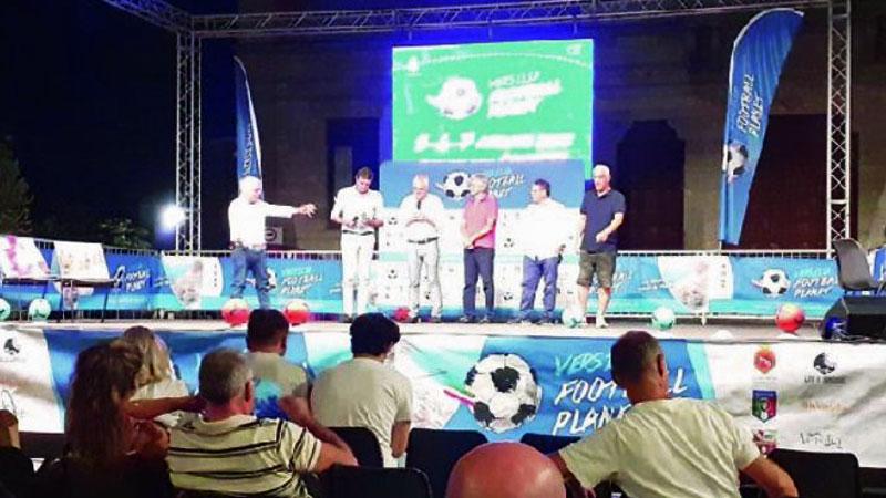 
	La premiazione di Giovanni Galli sul palco di piazza XXIX Maggio

