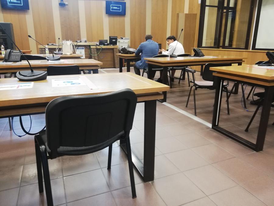 
	Il colombiano Kevin Garcia Suaza si consulta con il difensore


