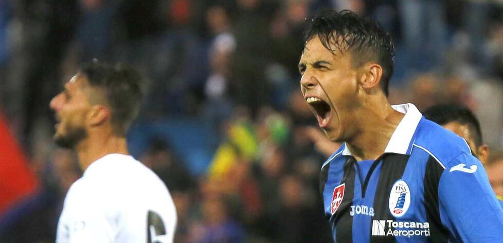 L’esultanza di Varela dopo un gol segnato per il Pisa