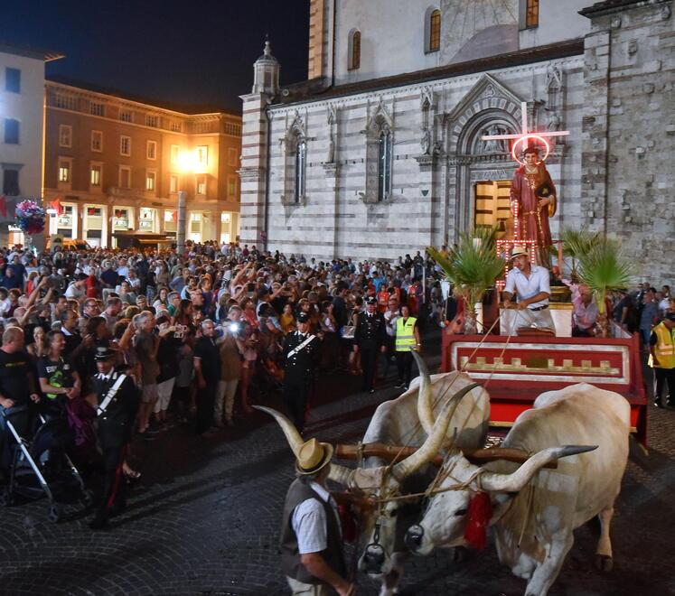 La processione (foto Agenzia Bf)