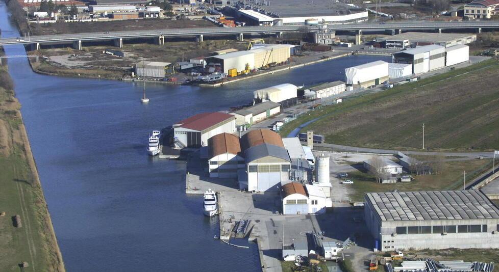Una veduta dell’area produttiva dei Navicelli gestita dalla Port Authority di Pisa (archivio)