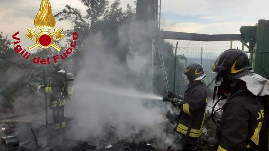 Minaccia l’ex compagna e le incendia la rimessa: arrestato