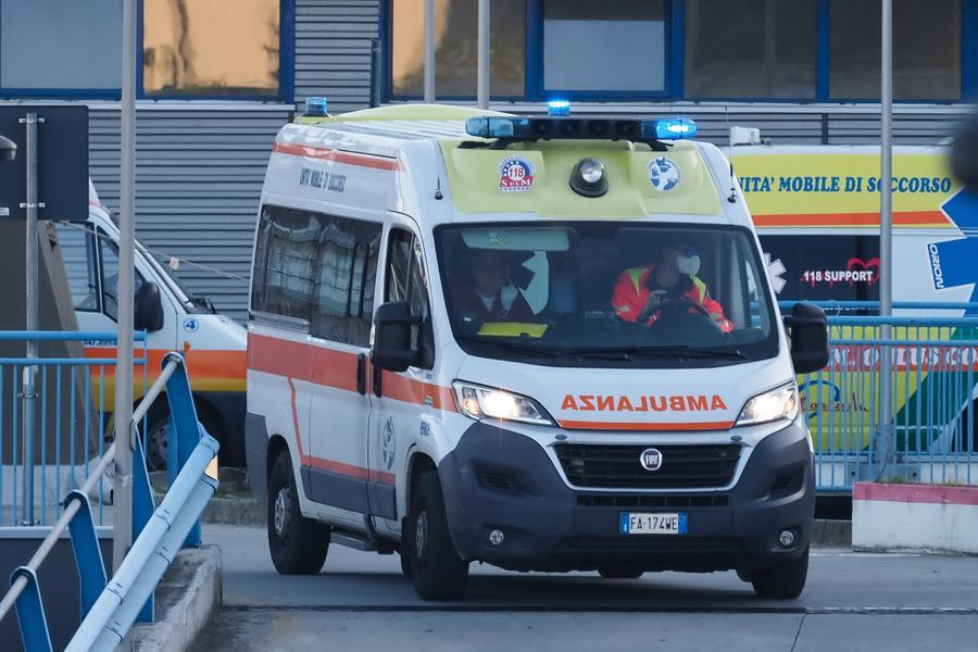 Caro benzina, 6 milioni in più per le ambulanze in Toscana. L’accordo tra Regione e associazioni di volontariato