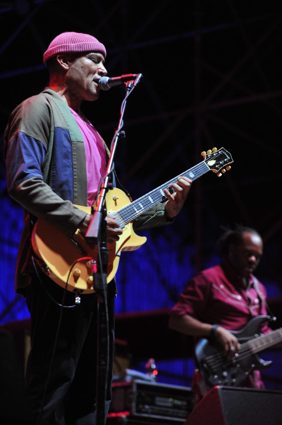 
	Ben Harper sul palco a Riola Sardo (foto Alessandro Santoru)

