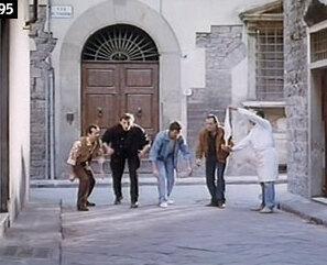 La celebre scena del film “ I laureati” in cui  Pieraccioni e compagni scappano al momento di pagare il conto