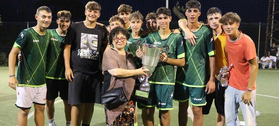 Sono i giovani della Dth ad alzare il trofeo Van Toff