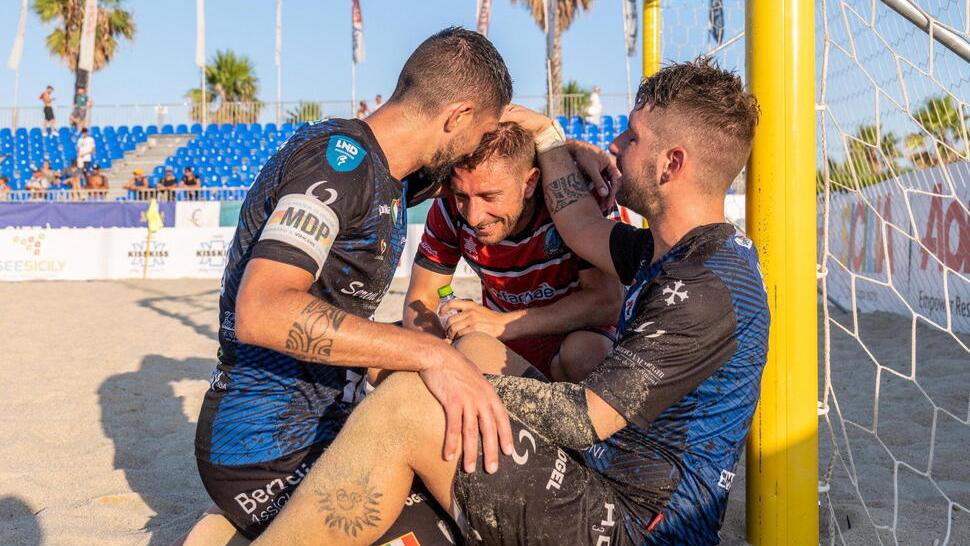 Marinai, i fratelli versiliesi campioni di Beach soccer: «Avversari sì, ma sempre uniti»