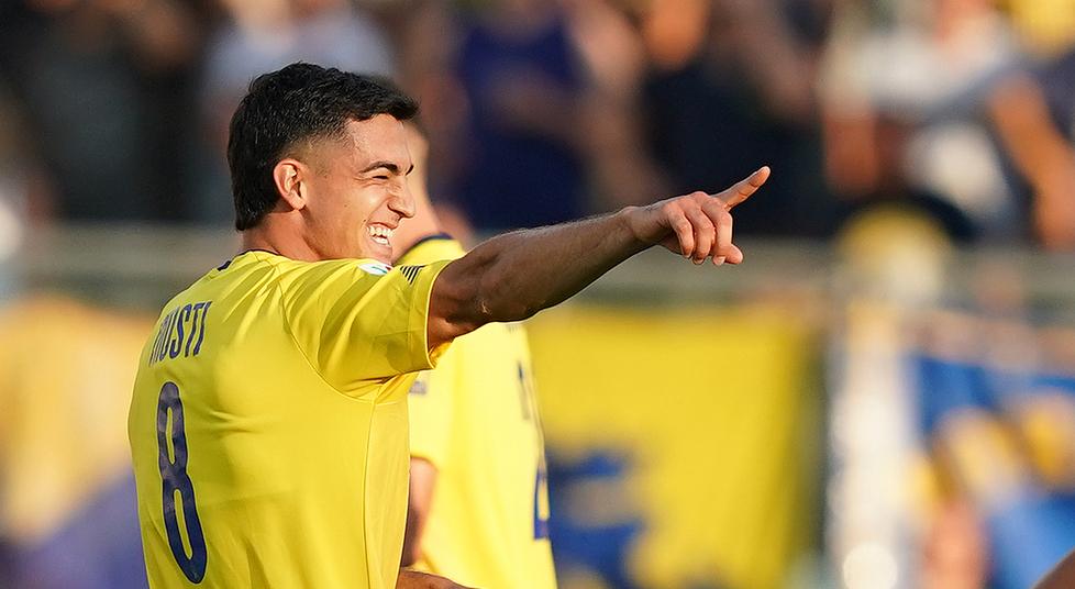Doppietta col Modena e festa in Coppa. La partita perfetta di Nicola Mosti, versiliese di talento 