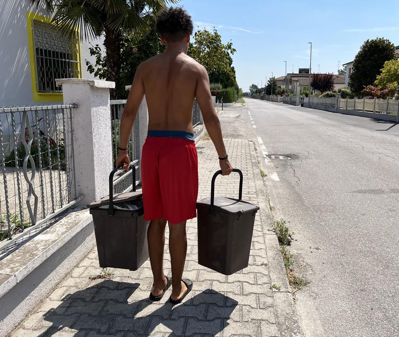 Rifiuti, disagi per 3mila famiglie: «Ci teniamo l’umido da 15 giorni»
