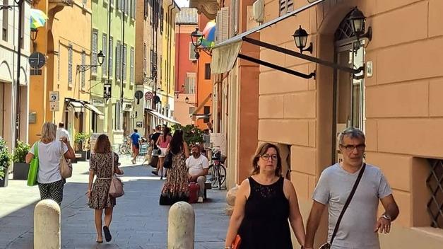 Modena «Saldi salvati dai turisti»
