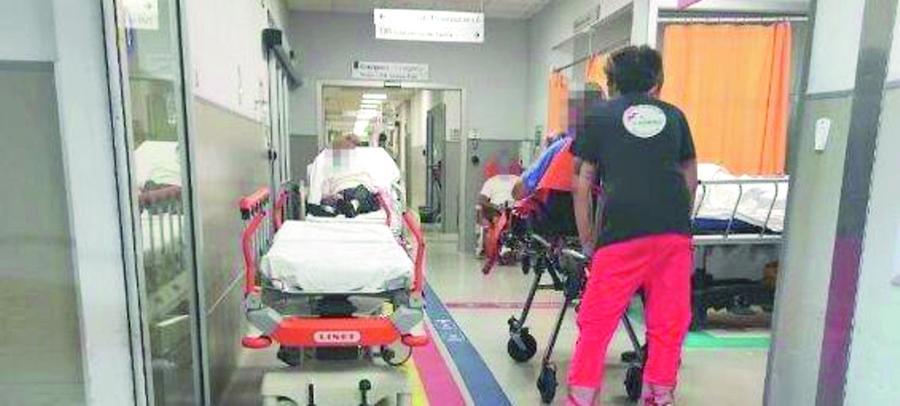 Trecento casi al giorno al pronto soccorso del Versilia, pochi gravi e molti arrivano con l’ambulanza