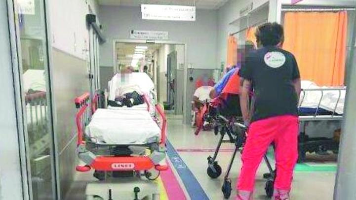 Trecento casi al giorno al pronto soccorso del Versilia, pochi gravi e molti arrivano con l’ambulanza