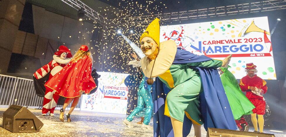 Carnevale di Viareggio, spettacolo di Prima categoria: svelati i nove carri dei big - Le foto