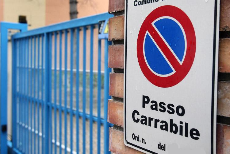 Modena, i furbetti del passo carraio: 34 multati