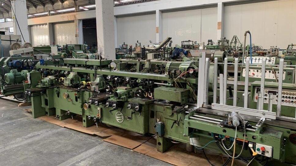 Un macchinario simile a quello in cui rimase ferito l’operaio