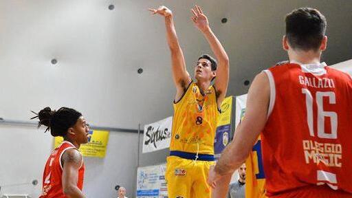 Edoardo Persico con la maglia gialloblu di Piombino che ha vestito nel 2015-2016 e dal 2017 al 2022
