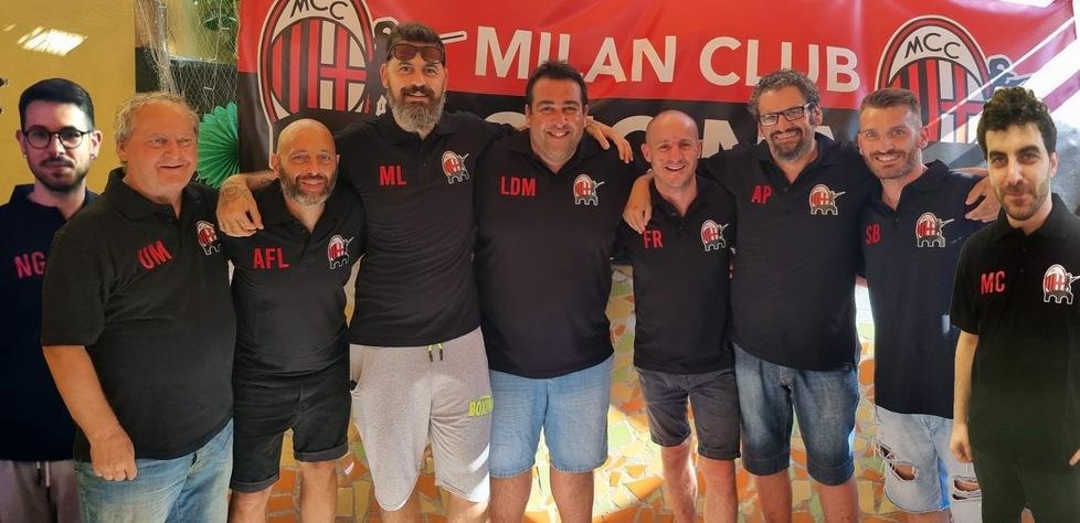Nella foto, i ragazzi del Milan Club di Cecina (foto Falorni/Silvi)