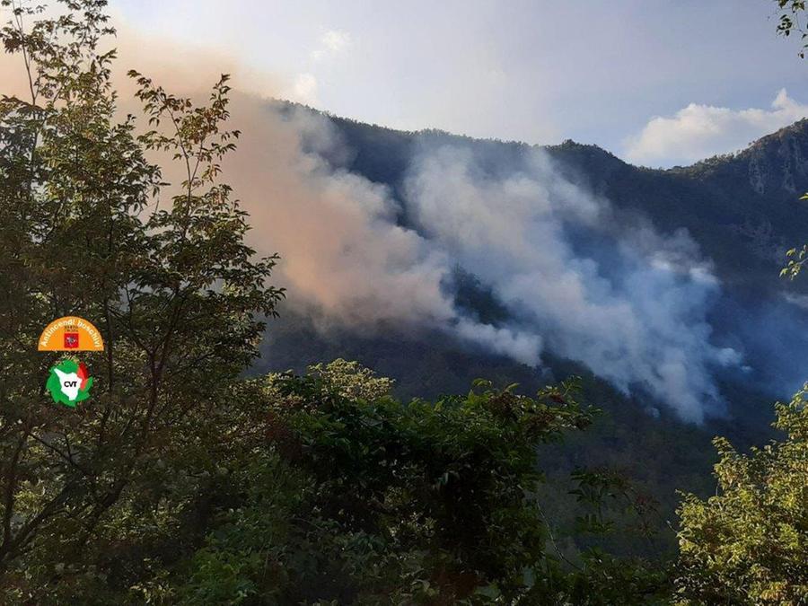 Incendi: fiamme a Bagni di Lucca, in fumo 60 ettari bosco