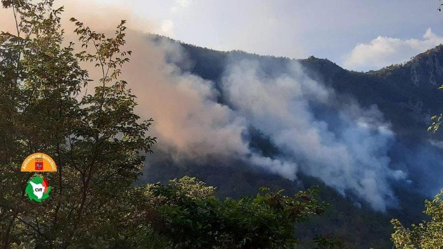 Incendi: fiamme a Bagni di Lucca, in fumo 60 ettari bosco