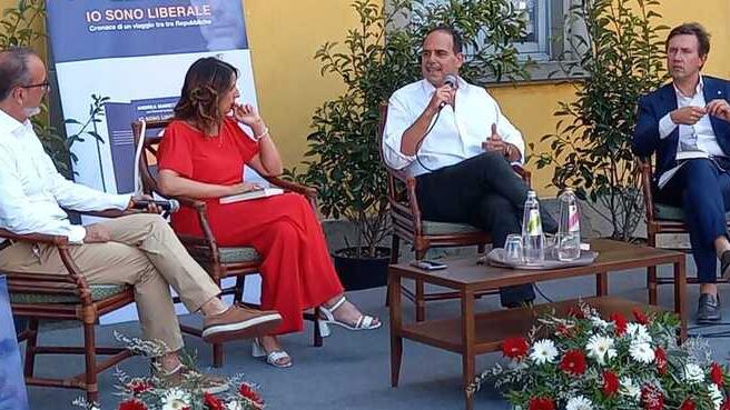 Un momento della presentazione del libro a Barga