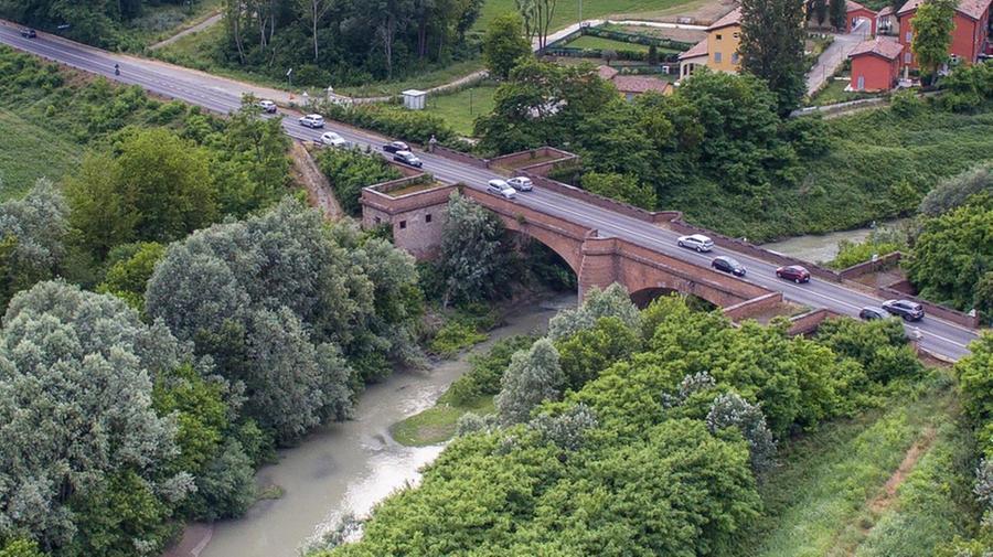 Modena. Ponte S. Ambrogio: da lunedì 16 agosto restringimento a una sola corsia e la notte del 22 agosto chiusura totale