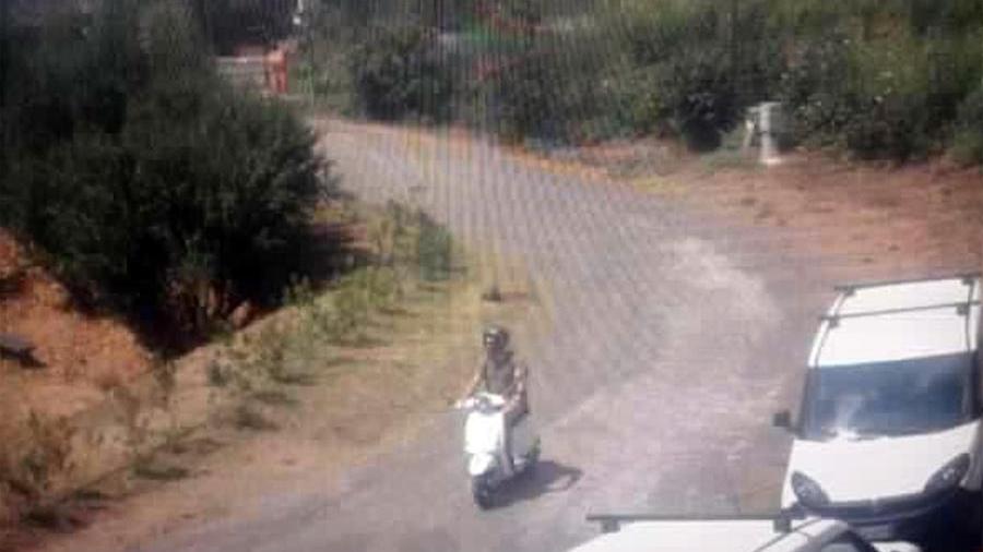Turista australiano va in scooter nel parco di Pompei, poi chiede scusa