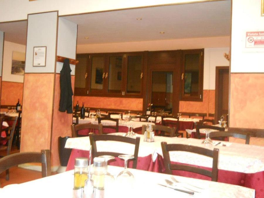 
	La sala interna della trattoria "Da Fastidio" di via Donnini

